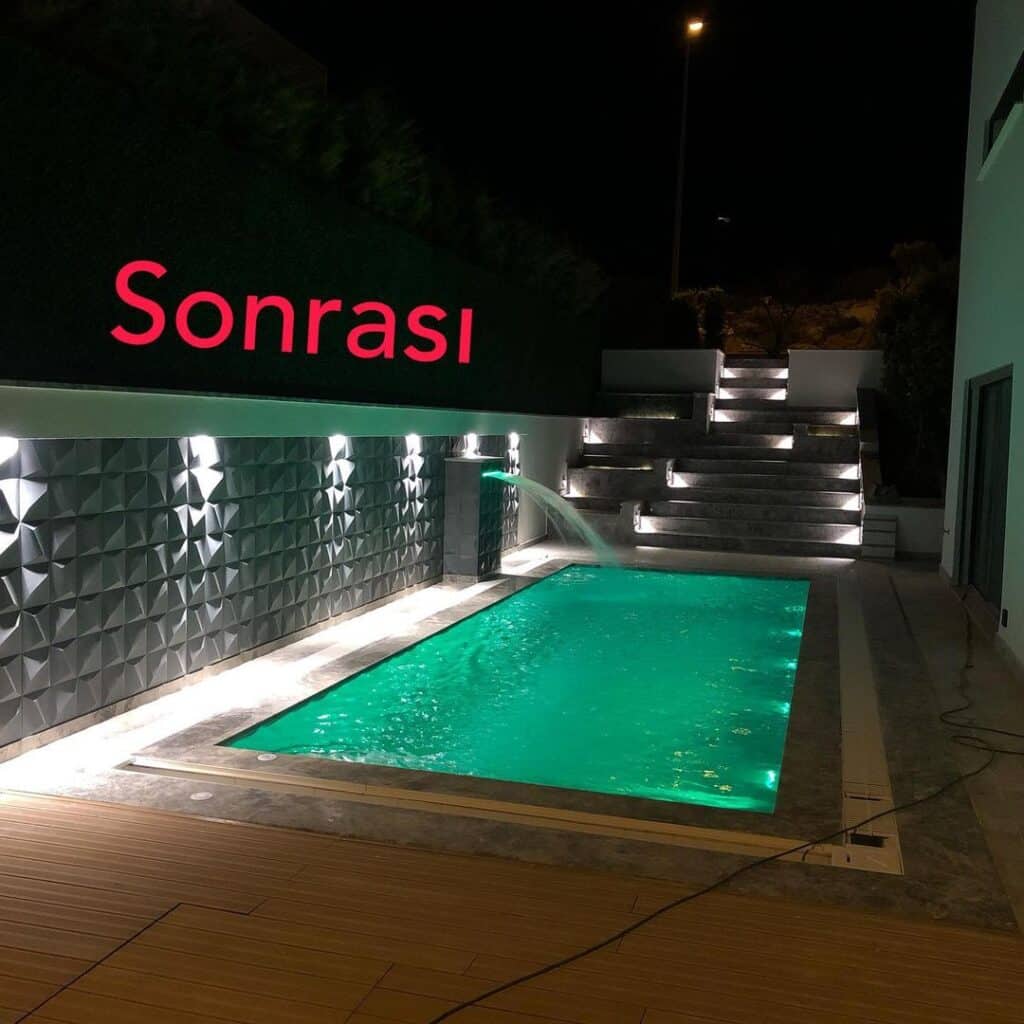 Akdemir Villası yenileme sonrası ozon sistemli havuz ve peyzaj görünümü