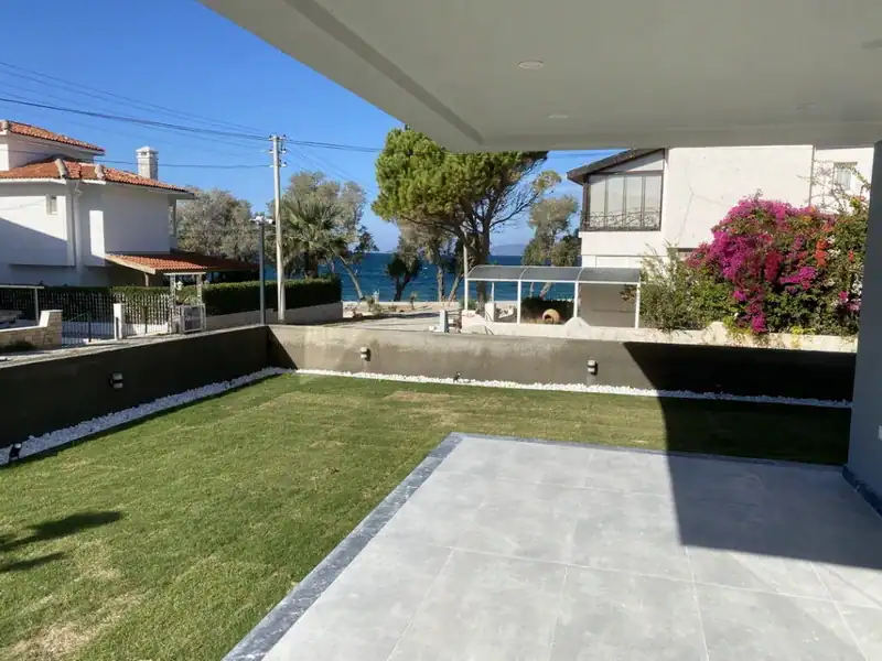 Bahçelievler 3017 villa projesinde deniz manzaralı bahçe ve teras