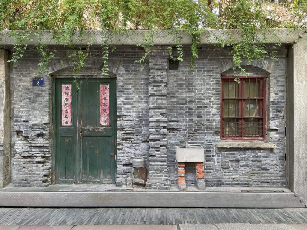 Doğal taş cephe kaplamalı villa dış görünümü